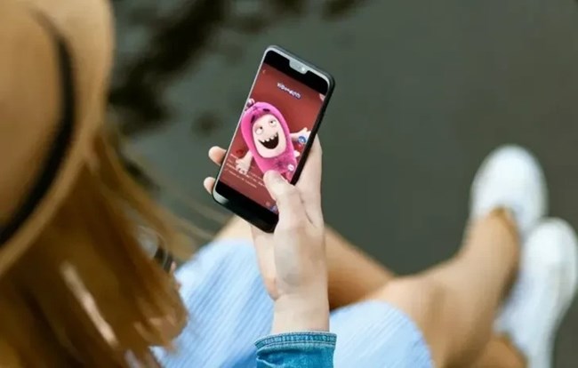 Tik Tok và mối nguy hiểm riềm ẩn với trẻ em