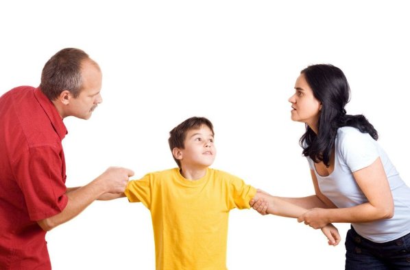 Vợ cũ muốn đưa con ra nước ngoài định cư có phải là cản trở việc thăm nuôi con hay không?
