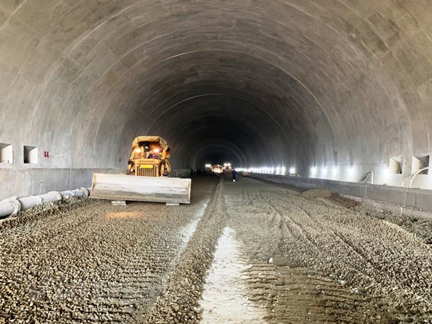 Tăng tốc giải ngân, khởi công các dự án giao thông lớn
