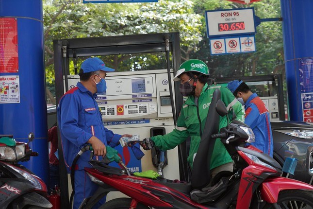 Đề xuất dự trữ xăng dầu để tăng dư địa điều hành xăng dầu: Cần tách bạch dự trữ quốc gia với dự trữ thương mại 