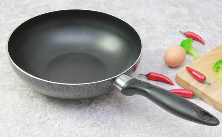 Chảo chống dính mua và sử dụng thế nào để tốt cho sức khỏe?